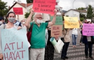 Ekrem İmamoğlu Adalar'da protesto edildi