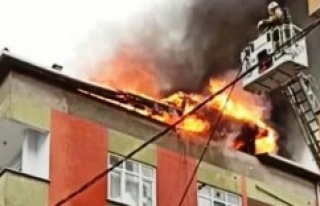 Ataşehir'de Korkutan çatı yangını