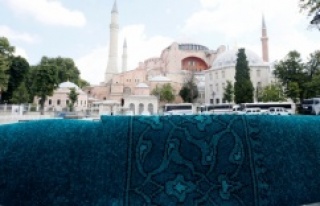 Ayasofya Camii'ne özel üretim halılar hazır