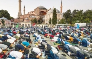 Ayasofya ibadete açıldı. dünya oluşan tepkiler