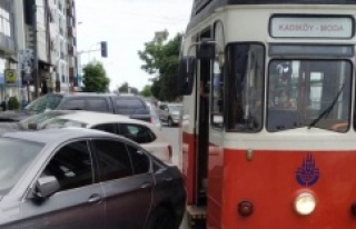 TRAMVAY SEFERLERİNE 160 KEZ HATALI PARK ENGELİ