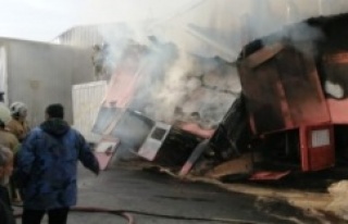 Ataşehir'de Mobilya Fabrikasında Korkutan Yangın