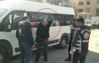 Tek kollu okul servisi sürücüsü polise yakalandı