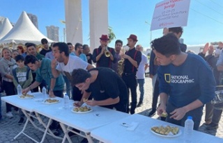 Ataşehir'de baklava yeme yarışması Yapıldı