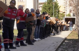 “Maltepe” 15 canı kurtardı, 70 tır malzeme...