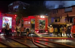 Ataşehir Yenisahra'da 2 katlı binada yangın