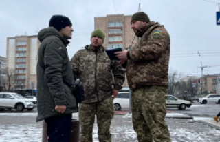 Ukrayna cephe hattına gönderecek asker bulmakta...