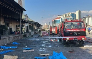 Ataşehir’de Sebze Halinde Yangın! Plastik Kasalar...