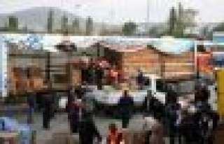 Ataşehir'den Van'a 5 Yardım Tırı Kalktı