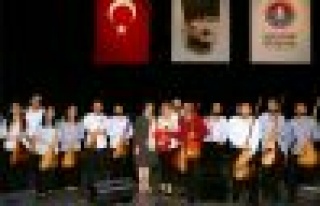 Bağlama Orkestrası Maltepelileri Büyüledi