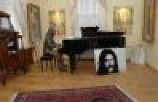 BARIŞ MANÇO’YU EVİNDE 37 BİN KİŞİ ZİYARET...