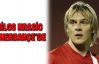 Fenerbahçe Milos Krasic'i renklerine bağladığını...