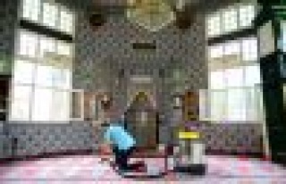 Kadıköy'deki Camilerde Ramazan Temizliği