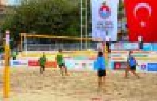 Maltepe'de plaj voleybolu coşkusu