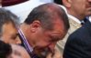 Namazda Başbakan Erdoğan, gözyaşlarını tutamadı