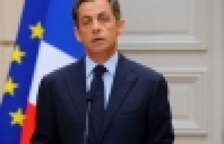 Sarkozy, Türkiye'yi saygılı olmaya çağırdı