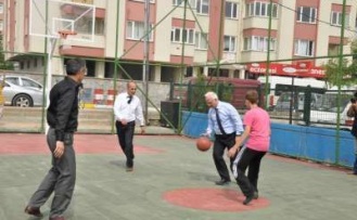 Maltepe Belediye Başkanı gazetecilerle yorgunluk attı 