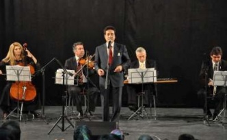 ZEKAİ TUNCA’DAN MUHTEŞEM KONSER