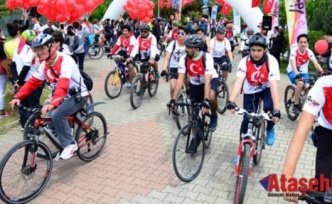 Yüzlerce bisikletliden ‘Bizi Fark Edin’ turu