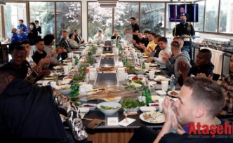 Fenerbahçeli Futbolcuların Ciğer Kebabı Keyfi