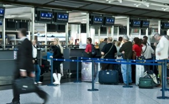 Havalimanı'nda Pasaport sıraları bitiyor
