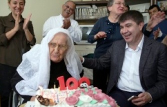 Başkan Türel’den asırlık nineye sürpriz ! 100. yaş pastası