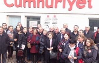 CHP Ataşehir Örgütü Cumhuriyet Gazetesi Destek Nöbetinde