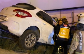 Ataşehir'de 14 yaşındaki çocuk kullandığı otomobille kaza yaptı: 2 yaralı