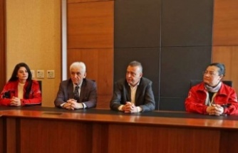 BAŞKAN İLGEZDİ, DEPREM BÖLGESİNE GİDEN ATAK EKİBİNİ MAKAMINDA AĞIRLADI