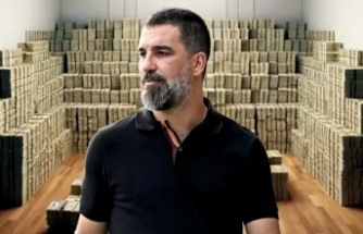 Arda Turan'ın Seçil Erzan'a 'elden' verdiği para, yapay zeka ile resmedildi