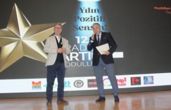 Gurbet Altay “yılın pozitif eğitimcisi” ödülüne layık görüldü.