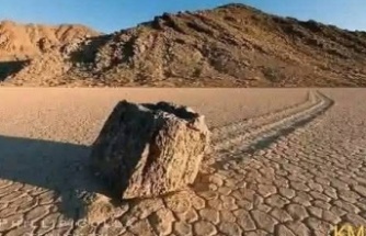Kendi başına hareket eden gizemli taşlar