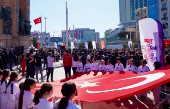 19 MAYIS’IN 106’NCI YILINDA TAKSİM’DE ANMA TÖRENİ DÜZENLENDİ
