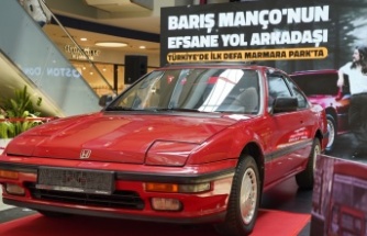 Barış Manço’nun Kırmızı Spor Otomobili ziyaretçileriyle buluştu