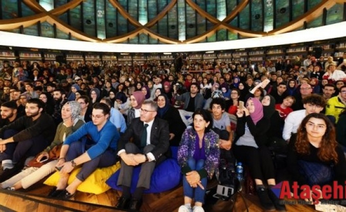 ÜSKÜDAR’DA TARİHÇİ İLBER ORTAYLI İZDİHAMI