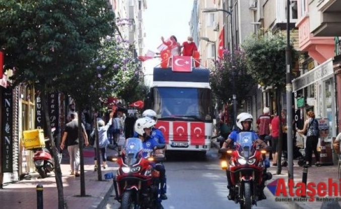 ŞİŞLİ BELEDİYESİ, 30 AĞUSTOS ZAFER BAYRAMI’NI KOMŞULARIYLA BİRLİKTE KUTLADI