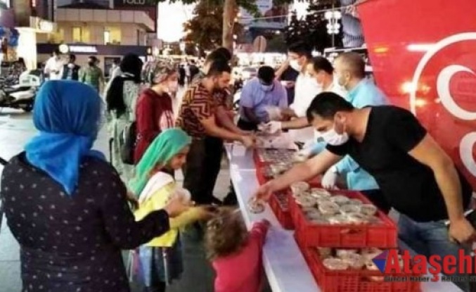 SULTANBEYLİ MHP'DEN AŞURE İKRAMI !