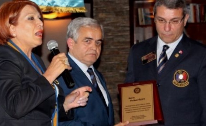 ‘Okuyan Toplum’ Çalışmasıyla Ferhat Özen’e Rotaryenlerden Ödül