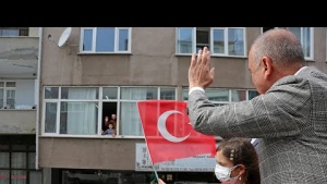 23 Nisan Bayramında, Ataşehir Belediye başkanı Battal İlgezdi, Ataşehirlileri Selamlıyor