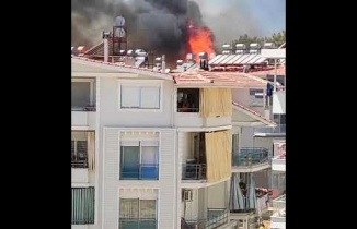 Antalya Manavgat'ta binalar tutuştu yanıyor