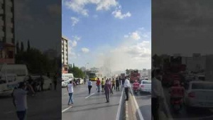 Ataşehir Bostancı E 5 Bostancı Köprüsünde İETT Otbüs Yangını 1 9 Eylül