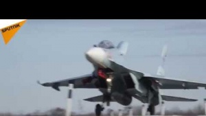Rus savaş uçakları otoyola indi