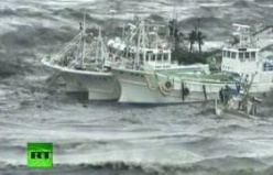 Video of mad tsunami waves battering ships, homes, cars after Japan earthquake  2011-2012