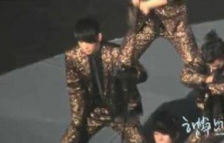 Chansung - forgot to zip his pant.flv 2011-2012
