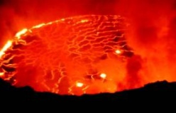 Nyiragongo volcano in Congo, the World greatest lava lake ! 2011